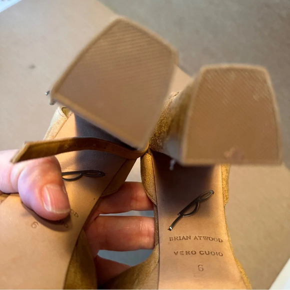 Brian Atwood Vero Cuoio tan heels, size 6, 5" high, knot front - Picture 7 of 8